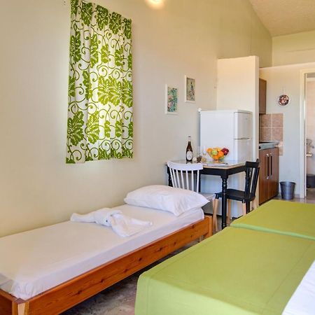 Chriselen Hotel Eleonas Eksteriør billede